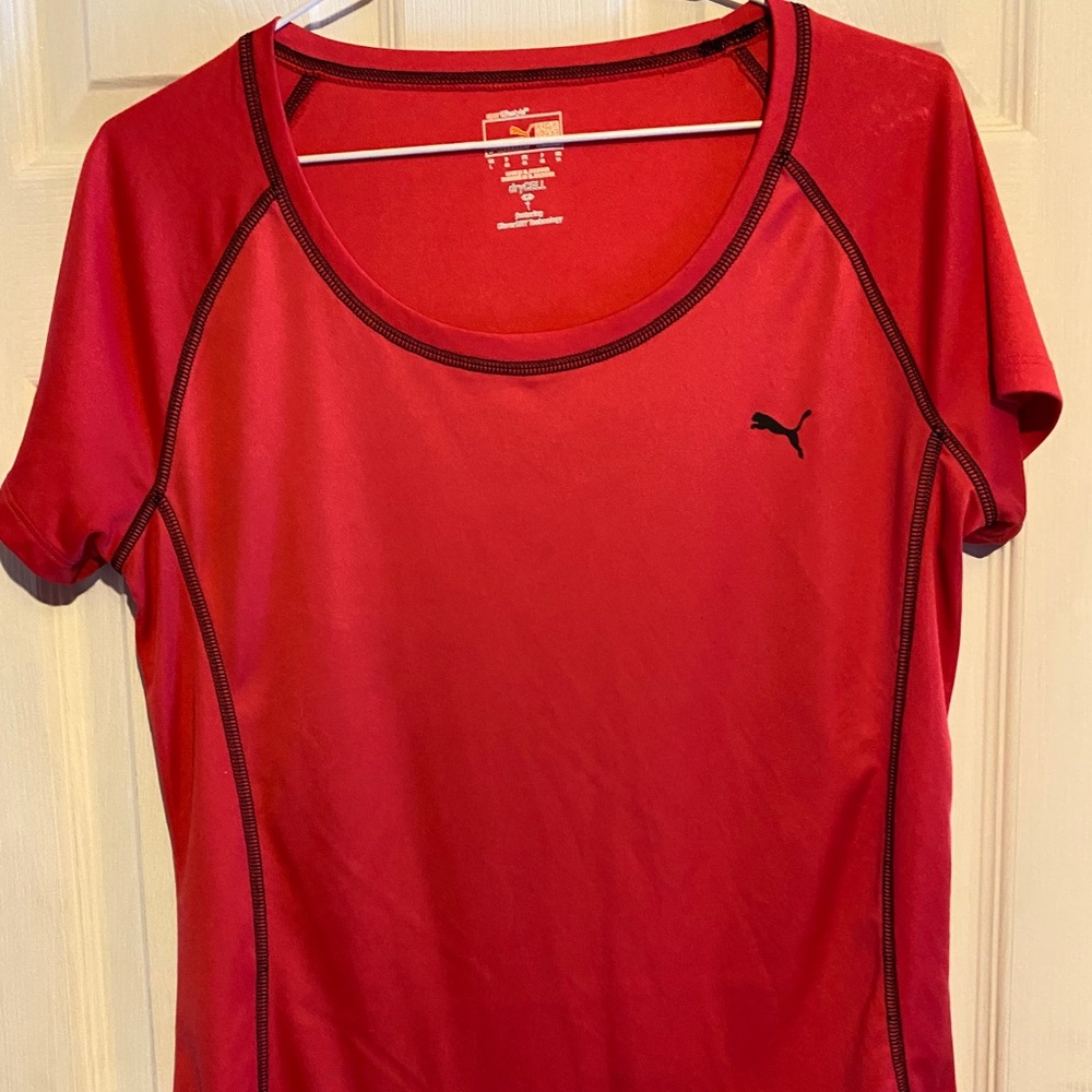 Size Large puma red top